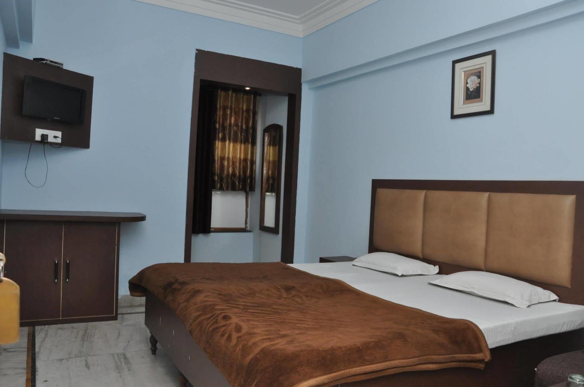 Vaccinated Staff - Oyo 5515 Hotel Blue Palace Гвалиор Экстерьер фото